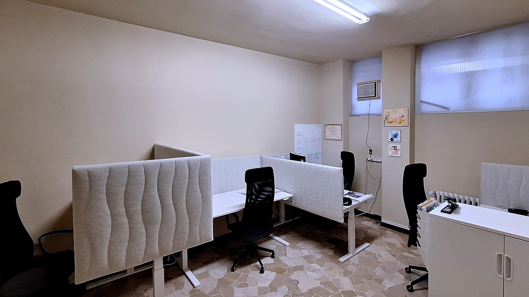 Deluxe Desk — scrivania motorizzata SLAB.coworking Milano